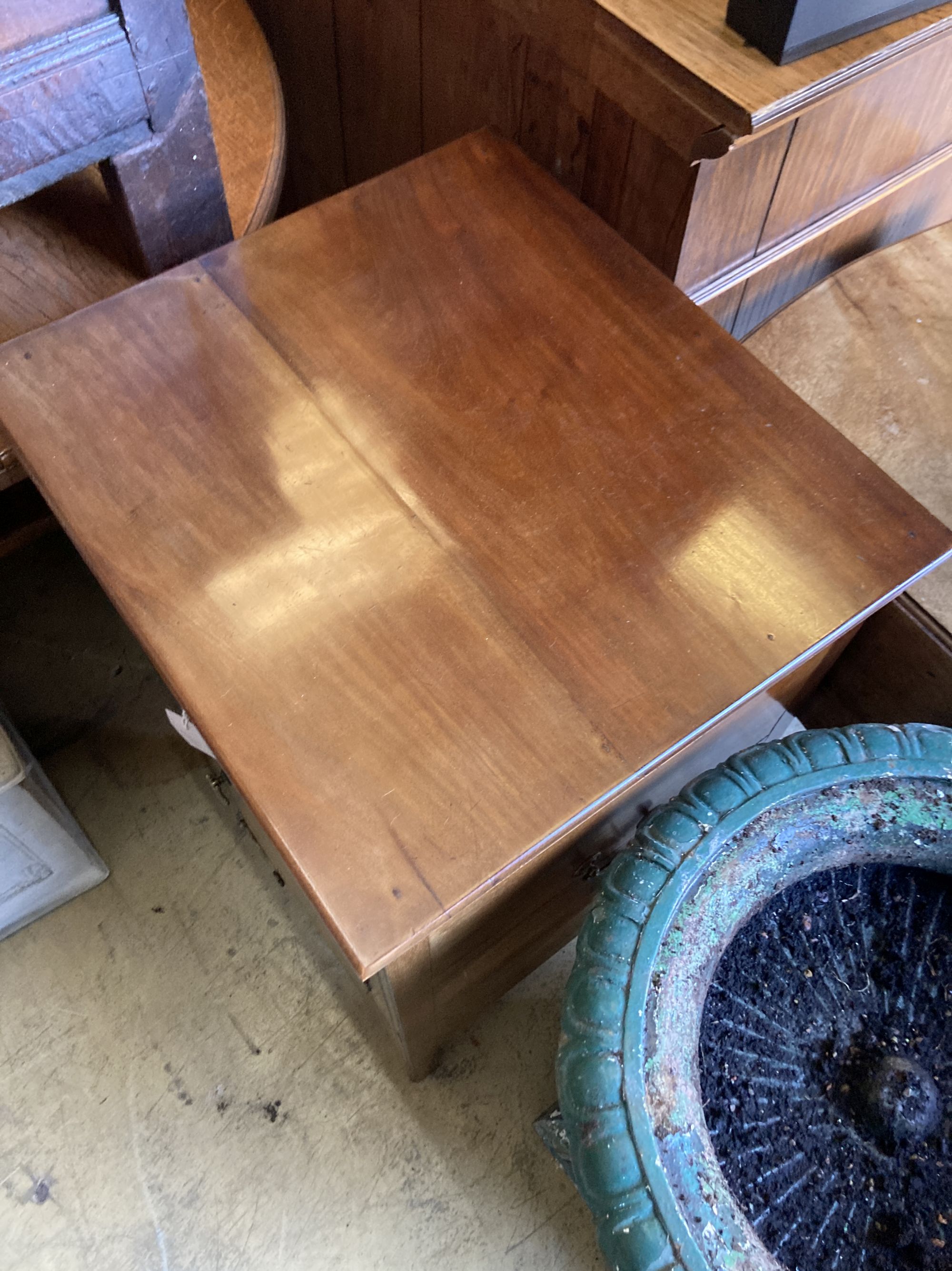 A George III mahogany bedside commode, width 60cm, depth 54cm, height 84cm